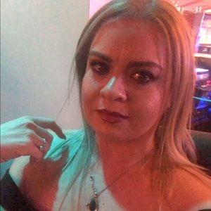 Meet your Posher, Cynthia